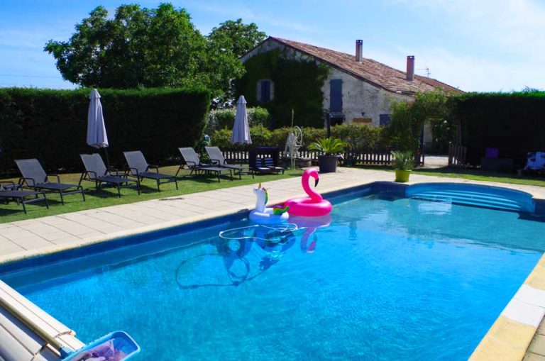 services Piscine extérieure jardin jacuzzi senouillac tarn la vigneronne occitanie